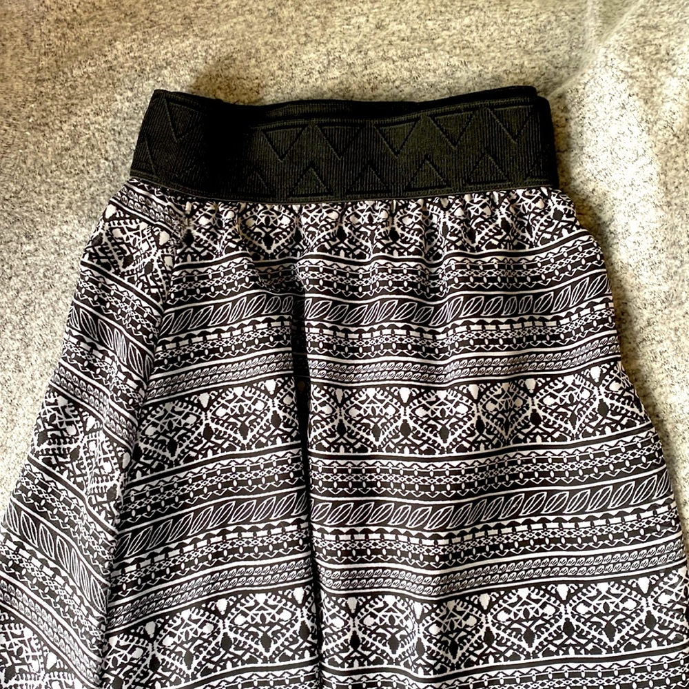 LulaRoe Black and white Jill Skirt—brand new